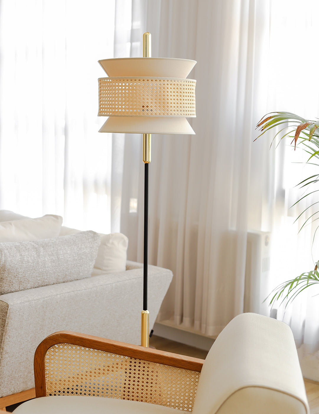 Mittlere Stehlampe
